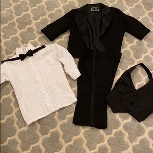 3T 5 piece tuxedo set